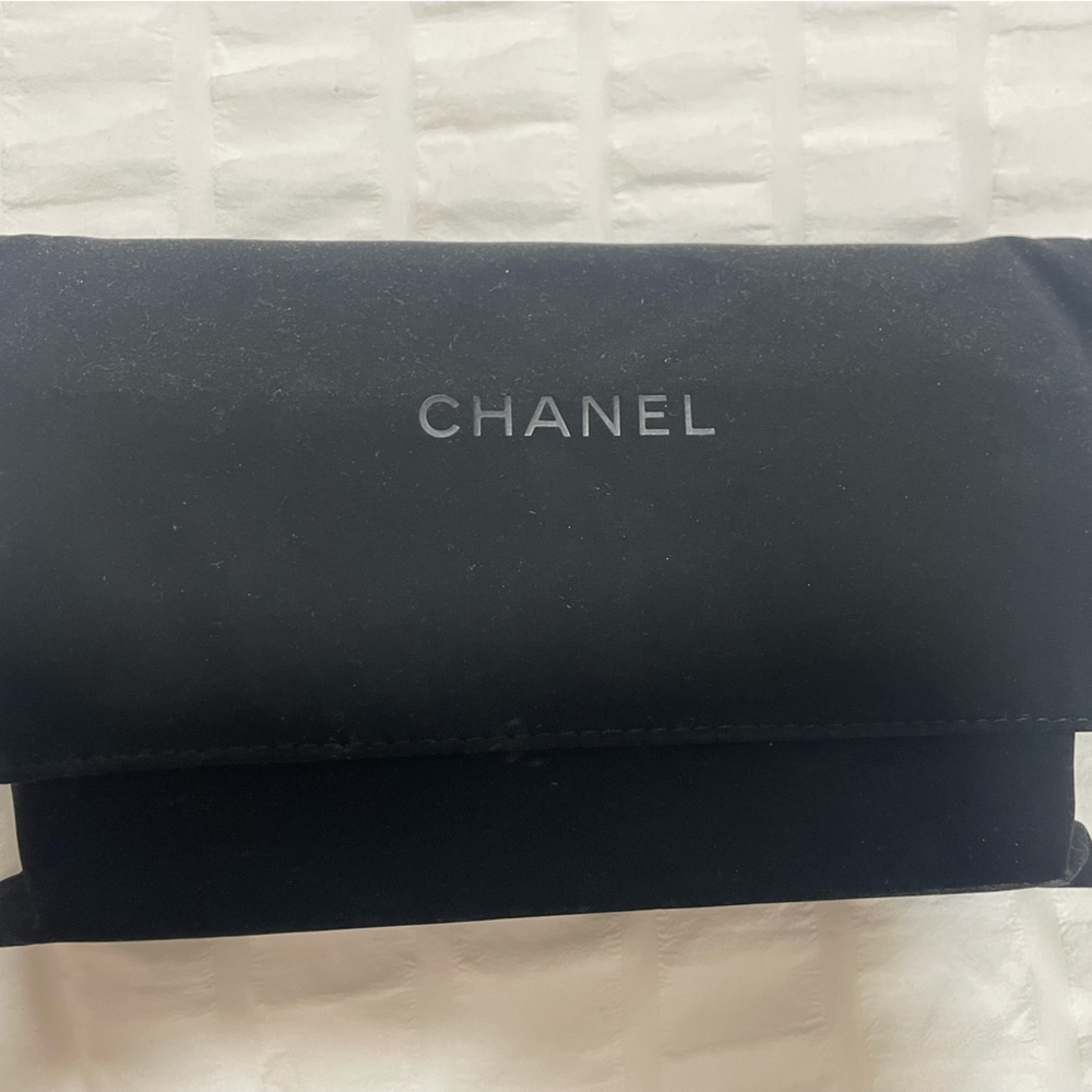 CHANEL LIKE NEW Authentic WOC Caviar Purple Leather - Picture 7 of 8